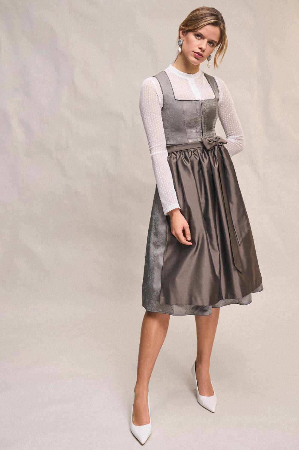 Kinga Mathe Dirndl Fabia in Schlamm Blitzangebot