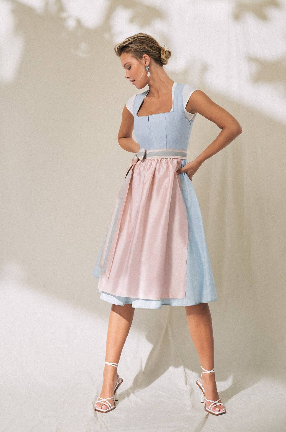 Kinga Mathe Dirndl Lazise in Hellblau Auslauf