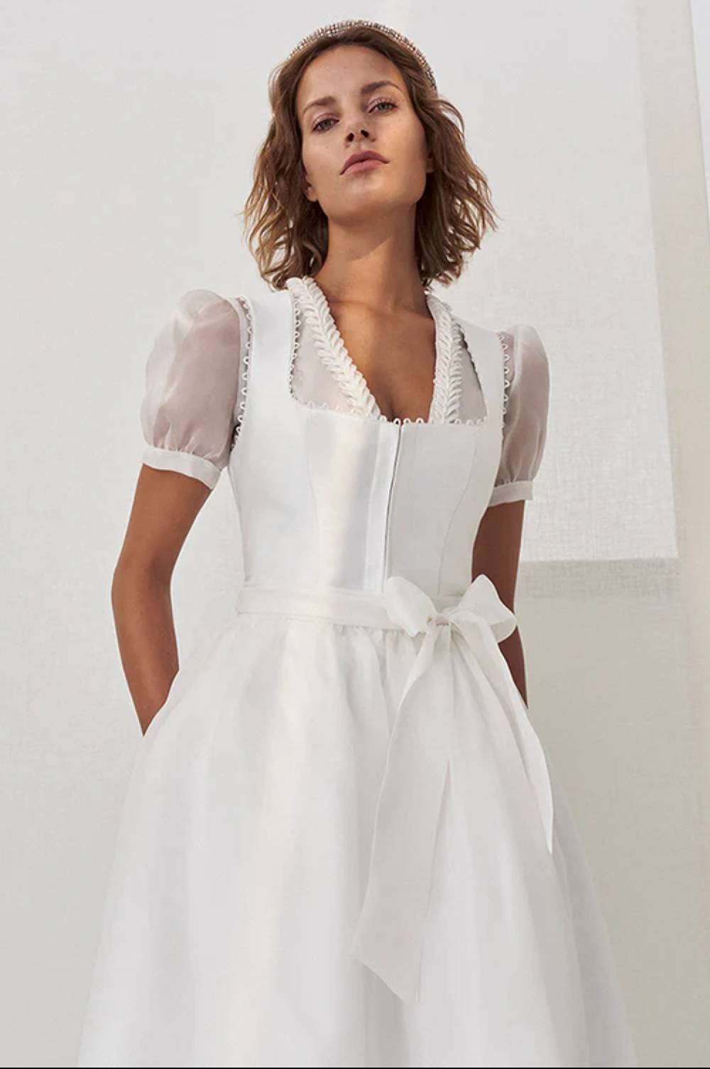 Kinga Mathe Brautdirndl Elea in Weiß Limitierter Zeitrabatt