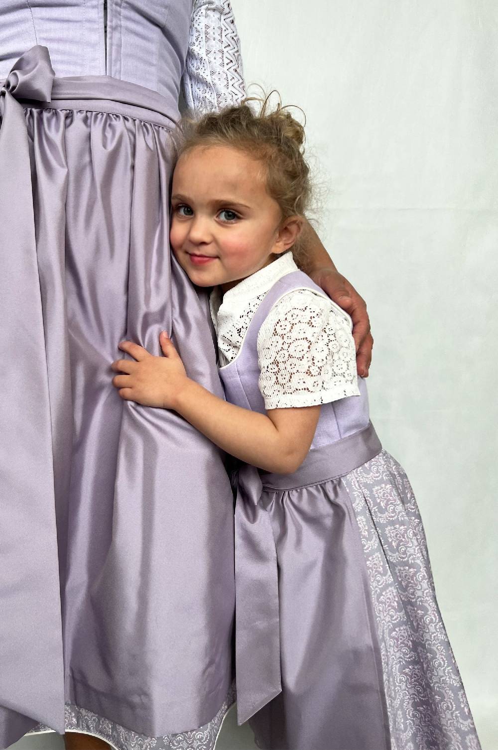 Kinga Mathe Kinderdirndl Anna in Flieder Muttertagsangebot