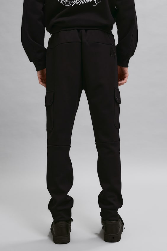 HM Joggpants aus Scuba in Slim Fit Letzter Tag