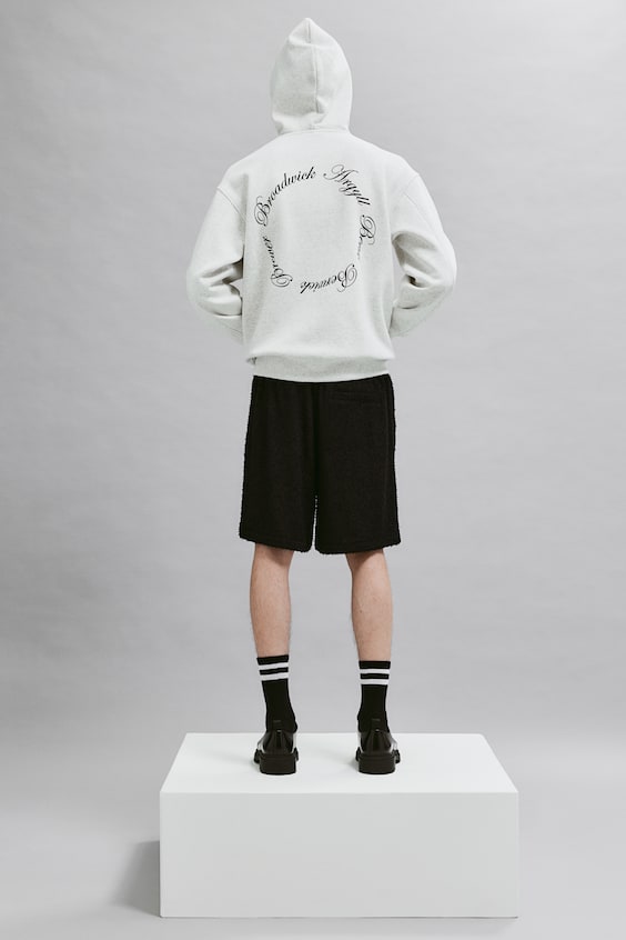HM Bedruckter Hoodie in Oversized Fit Bis zu 50% Rabatt
