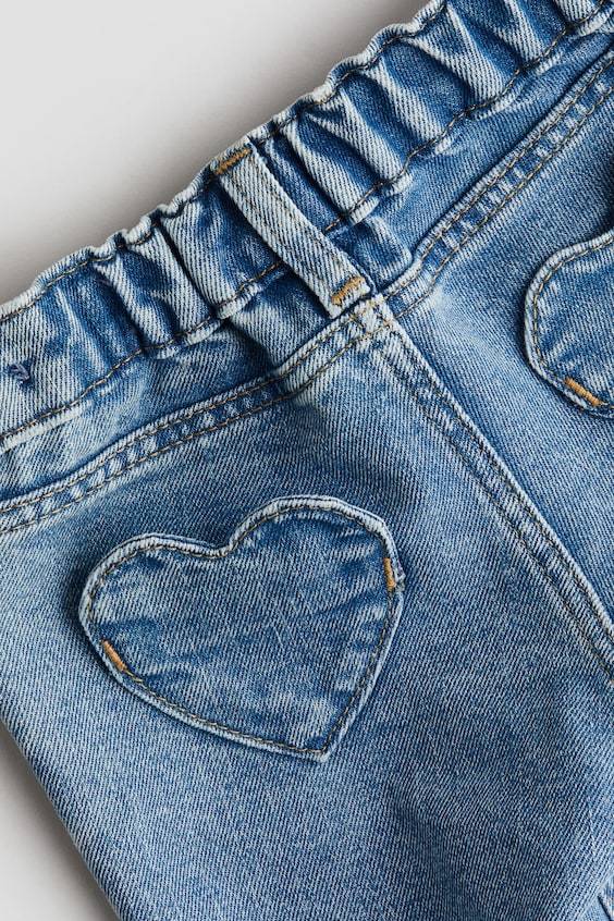 HM Jeans mit herzförmigen Taschen Tiefpreis