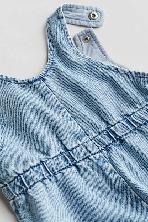 HM Latzhose aus Denim Letzte 3 Tage