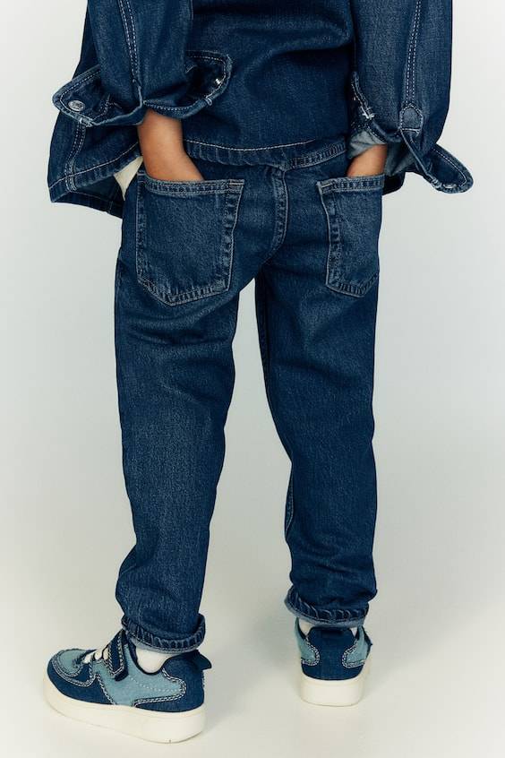 HM Relaxed Tapered Fit Jeans Auslauf