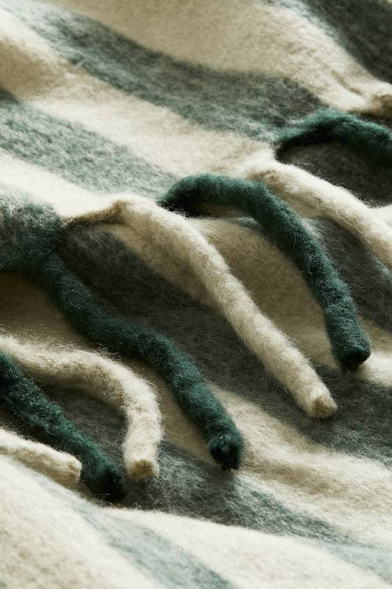 HM Patterned wool-blend blanket Nur noch ein Tag übrig