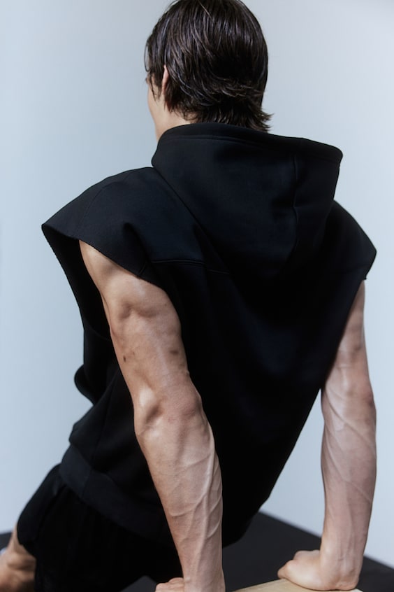HM Ärmelloser Sport-Hoodie in Loose Fit Exklusivangebot