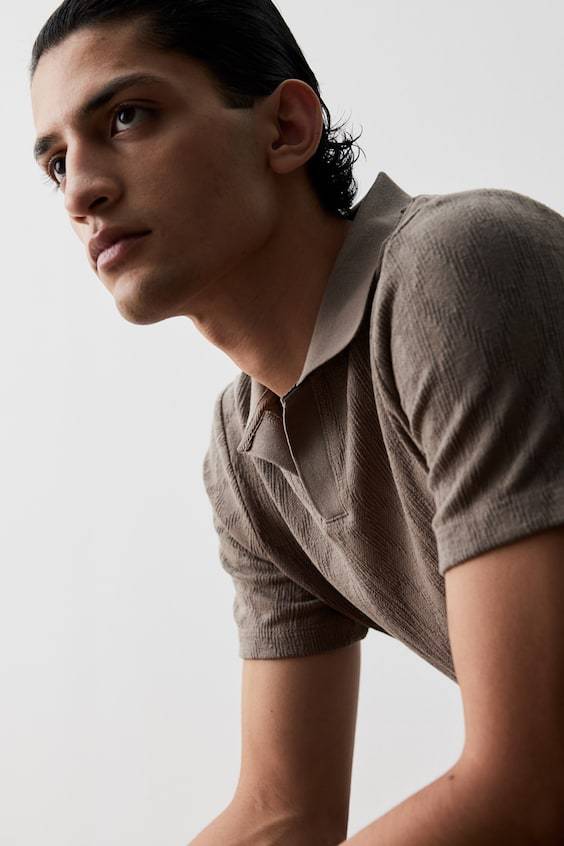 HM Strukturiertes Poloshirt in Slim Fit Nur noch ein Tag übrig