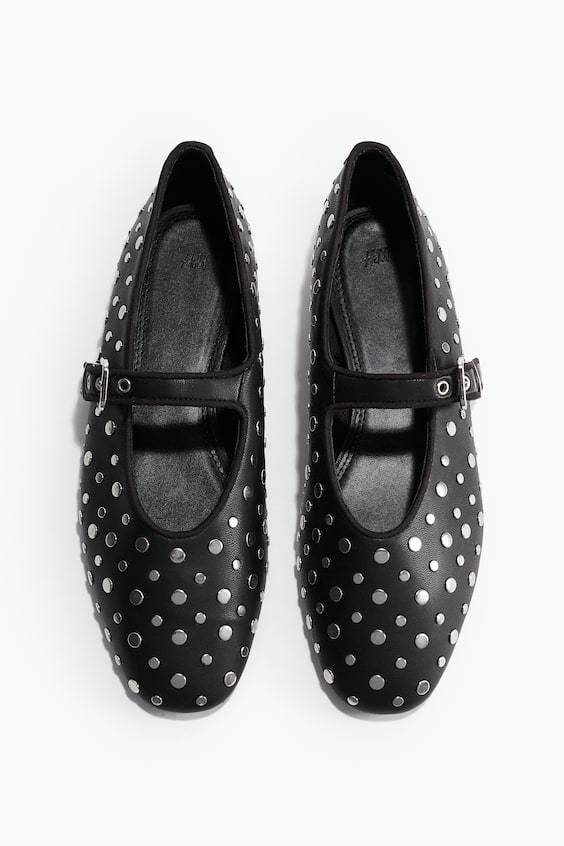 HM Ballerinas im Mary-Jane-Stil mit Nieten Bestseller