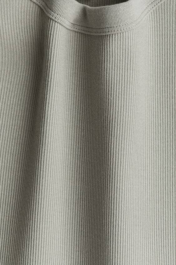 HM Geripptes Shirt aus Modalmix 50% Rabatt für begrenzte Zeit