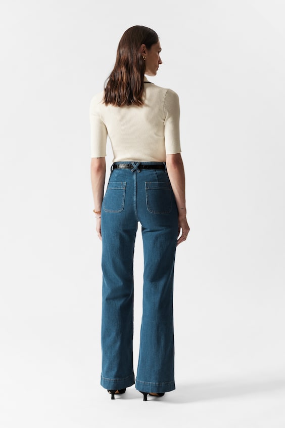 HM Bootcut-Jeans mit aufgesetzter Tasche Im Verkauf
