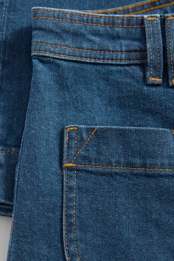 HM Bootcut-Jeans mit aufgesetzter Tasche Im Verkauf
