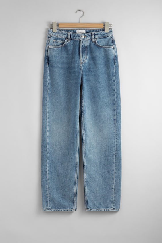 HM Lockere, schmal zulaufende Jeans Exklusive Angebote