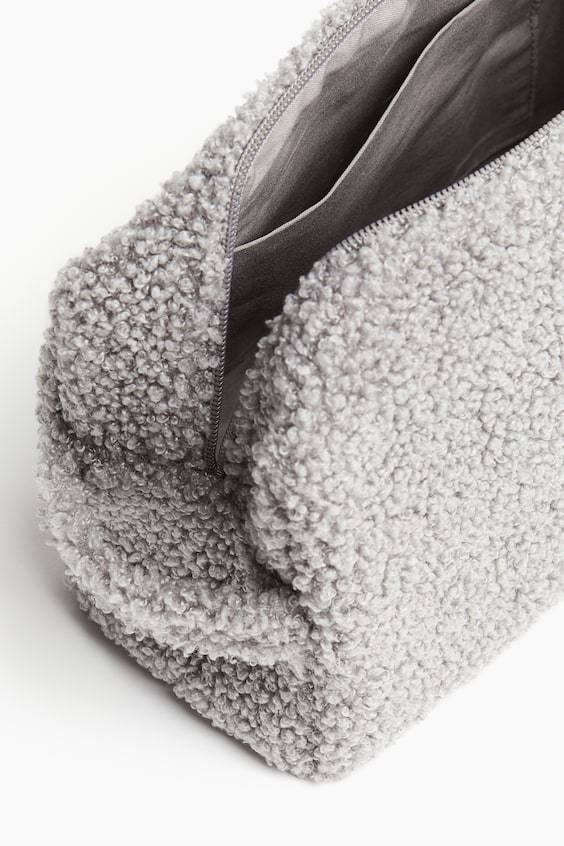 HM Wickeltasche aus Teddyfleece Fabrikladen