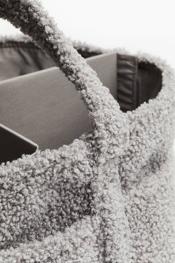 HM Wickeltasche aus Teddyfleece Osterangebot