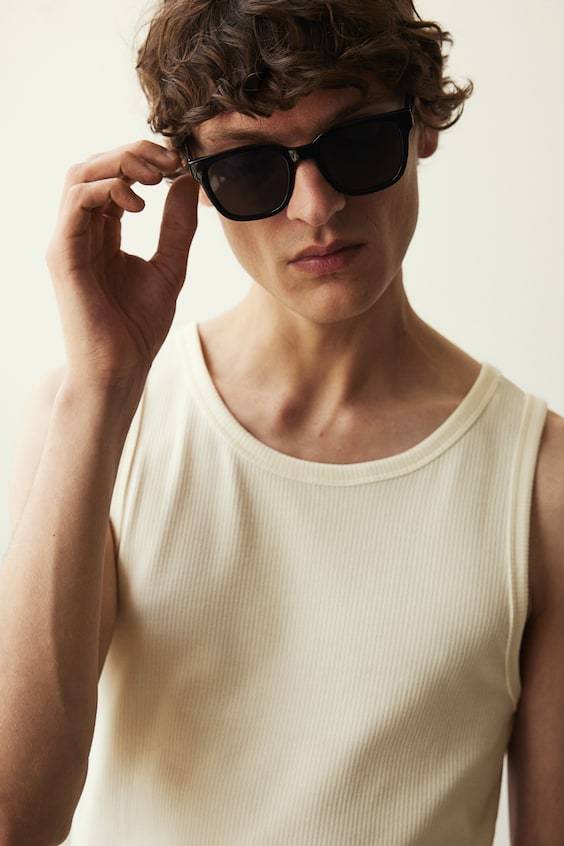 HM Geripptes Tanktop in Slim Fit Lagerräumung