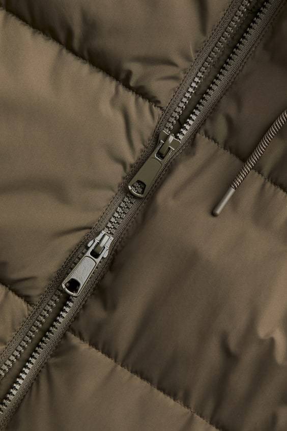HM Puffer-Weste mit Kapuze Begrenztes Angebot