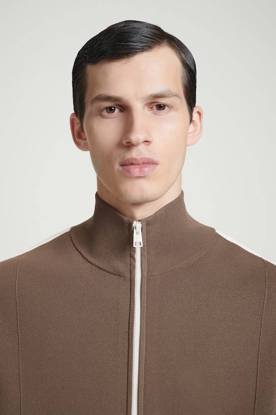 HM STRICK-TRAININGSJACKE MIT KONTRASTSTREIFEN Letzter Tag