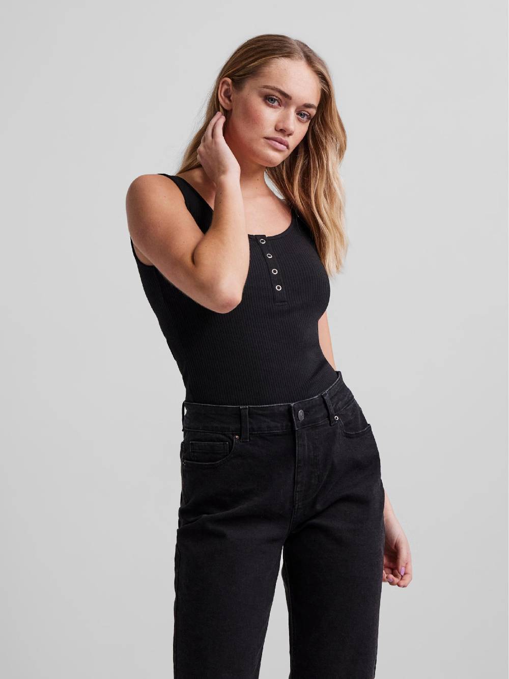 PIECES Top 'Kitte' in Black 2025