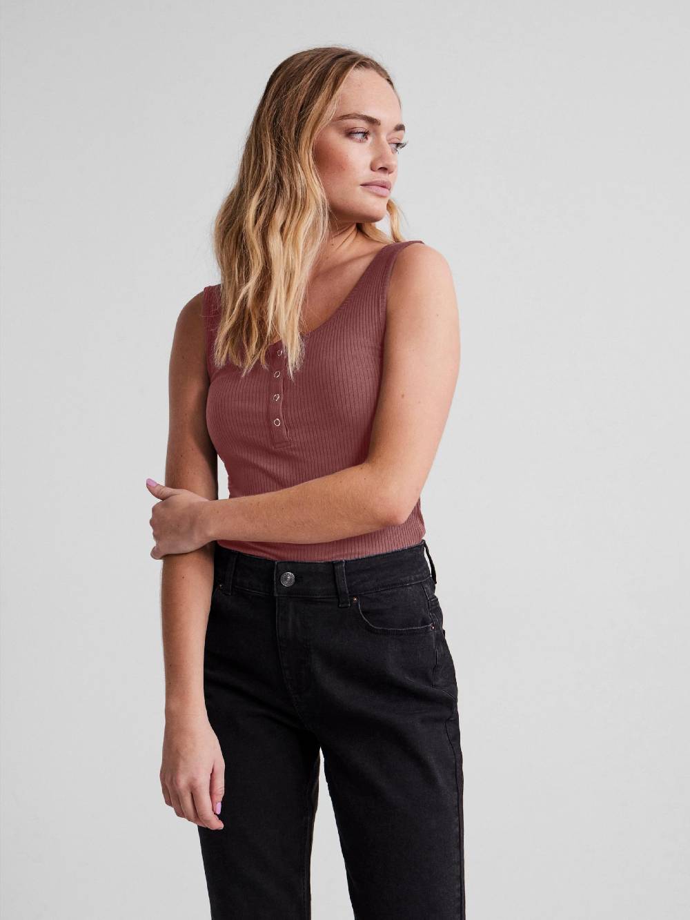 PIECES Top 'Kitte' in Carmine Red Lagerräumung