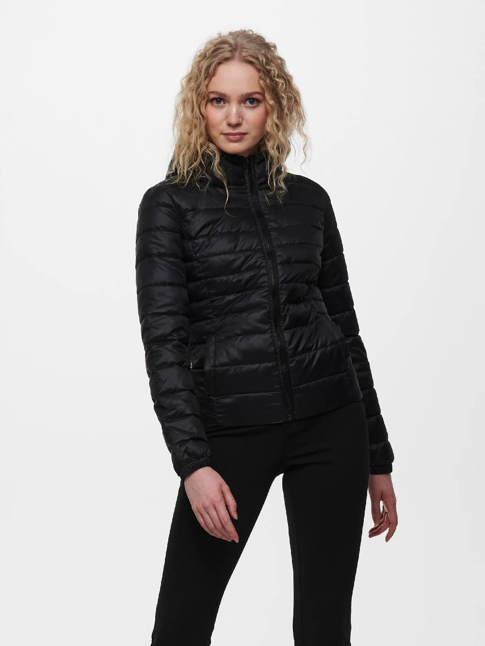 ONLY Between-Season Jacket 'ONLTahoe' in Black Weihnachtsangebot