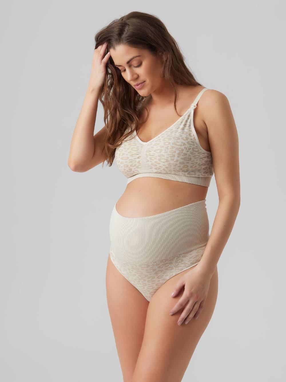 MAMALICIOUS T-shirt Nursing Bra 'SHELBY' in White Outlet