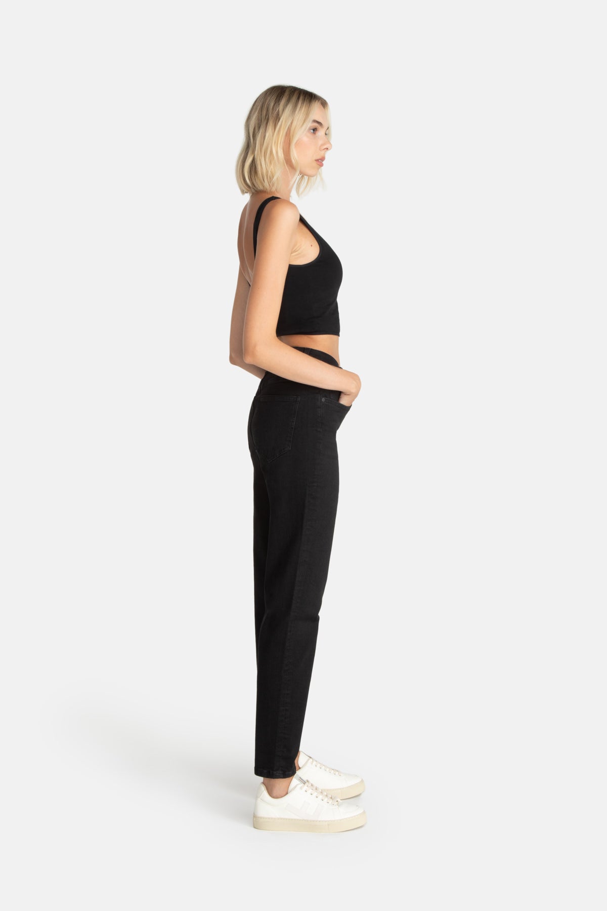 Lovjoi Mom Jeans CARPINE Used Black Top Angebot