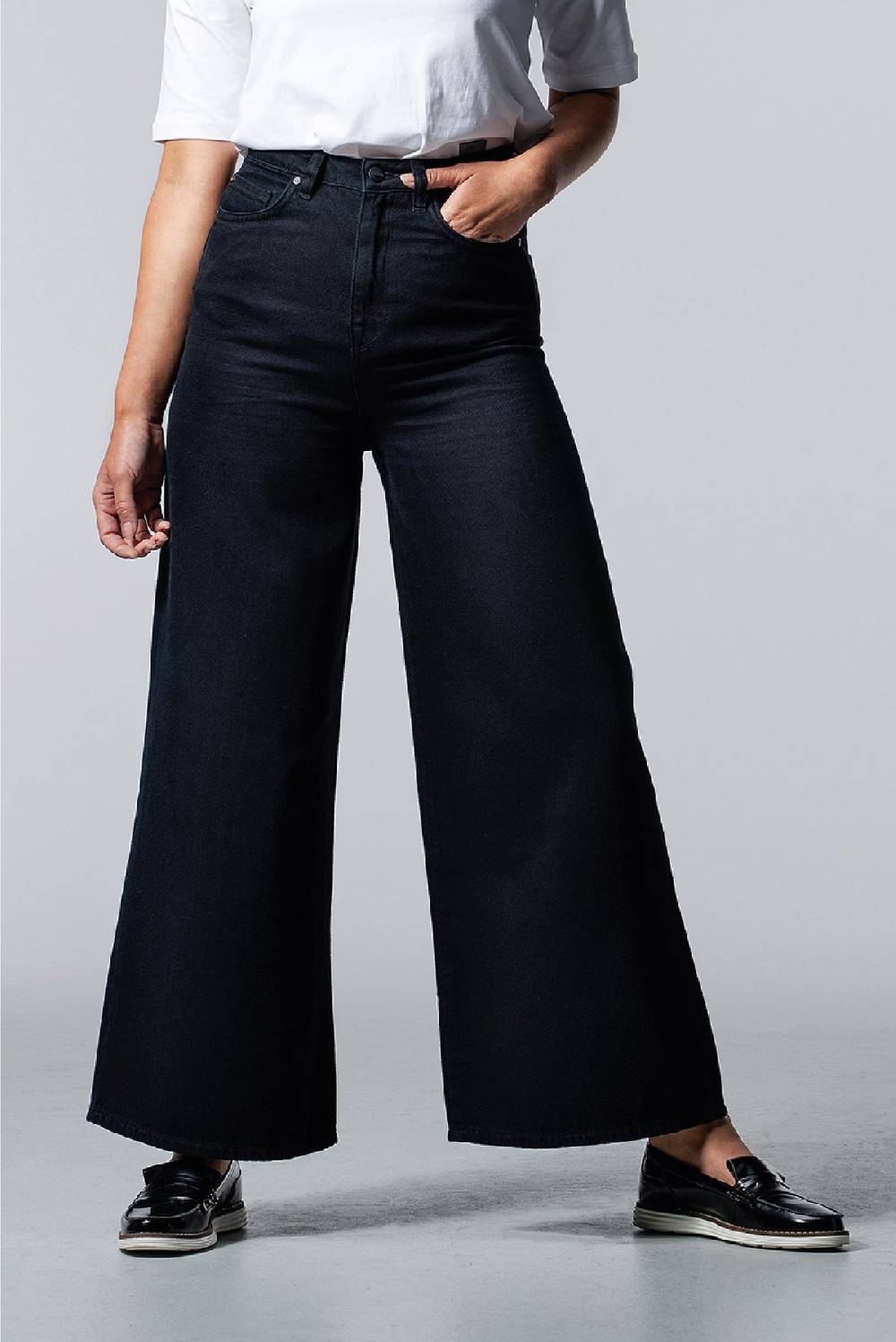 Lovjoi Wide Cropped Jeans BARLERIA Black Overdyed Zeitlich begrenztes Angebot
