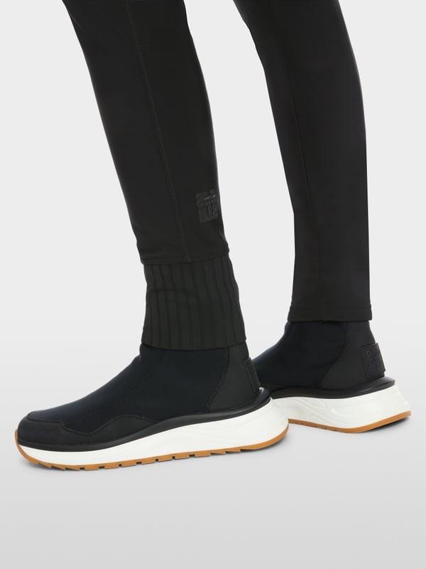 Marc Cain Modell SINNAR im sportiven Slim Fit Kostenloser Versand international