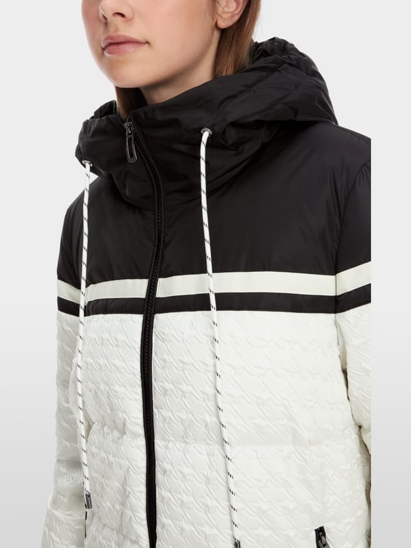 Marc Cain Outdoor-Jacke mit Hahnentritt-Relief im Angebot