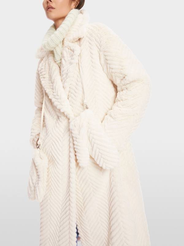 Marc Cain Mantel aus Fun Fur in Fischgrat Rabatte dieses Monats