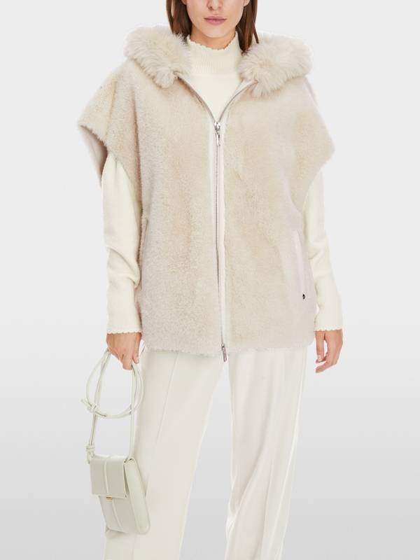 Marc Cain Oversized Kapuzenweste aus Fun Fur Cyber Monday