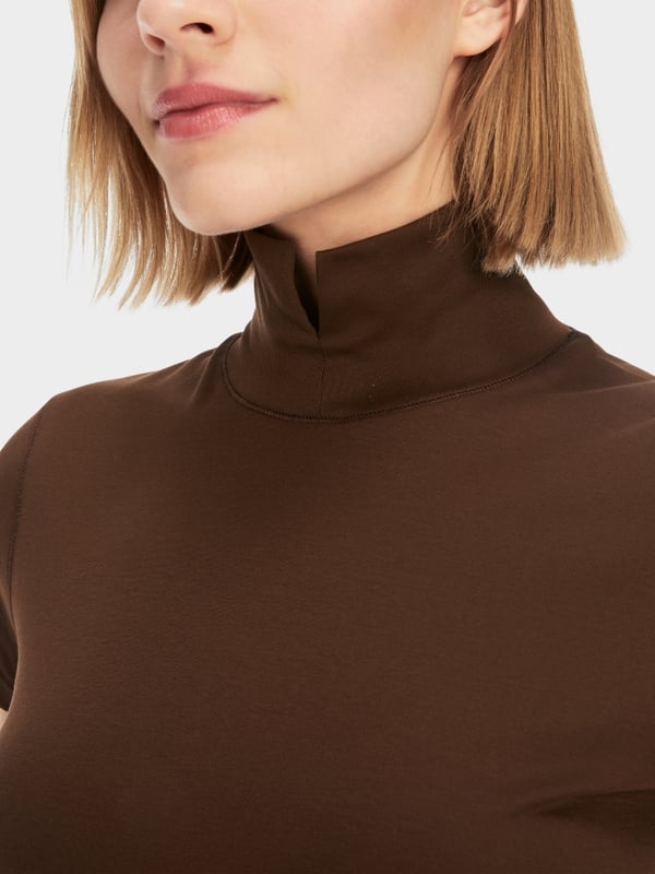 Marc Cain T-Shirt mit geschlitztem Mock-Neck Fabrikpreis