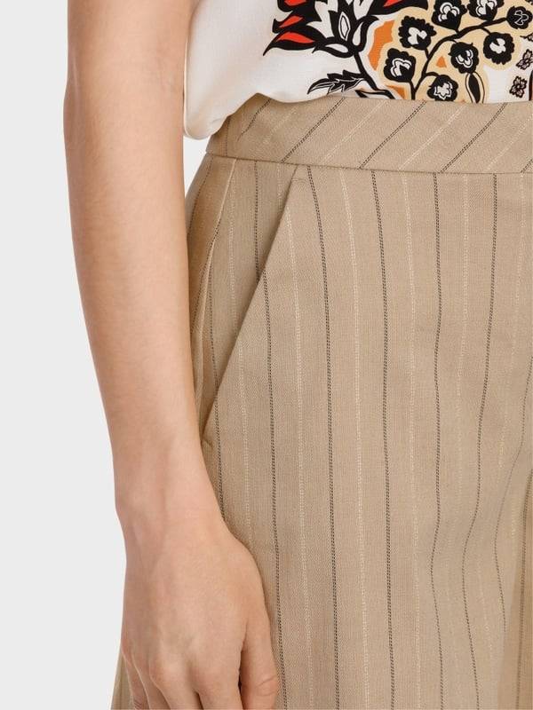 Marc Cain Modell WEIDA – Shorts mit Lurexstreif Outlet