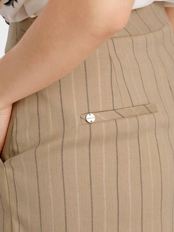 Marc Cain Modell WEIDA – Shorts mit Lurexstreif Outlet