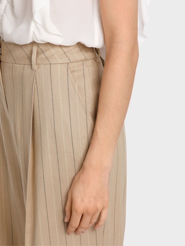 Marc Cain Modell WASCO – Hose in Nadelstreif Auslauf