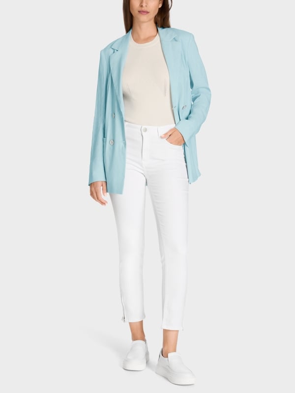 Marc Cain Modell SILEA - Jeans "Rethink Together" Vierteljährliche Förderung