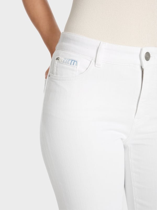 Marc Cain Modell SILEA - Jeans "Rethink Together" Vierteljährliche Förderung