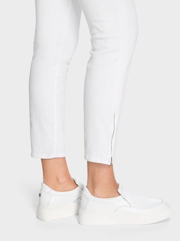 Marc Cain Modell SILEA - Jeans "Rethink Together" Vierteljährliche Förderung