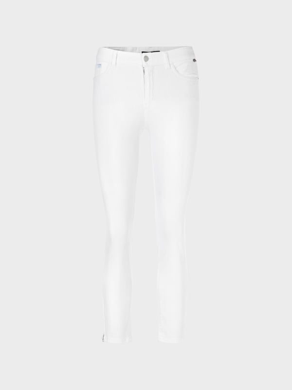 Marc Cain Modell SILEA - Jeans "Rethink Together" Vierteljährliche Förderung