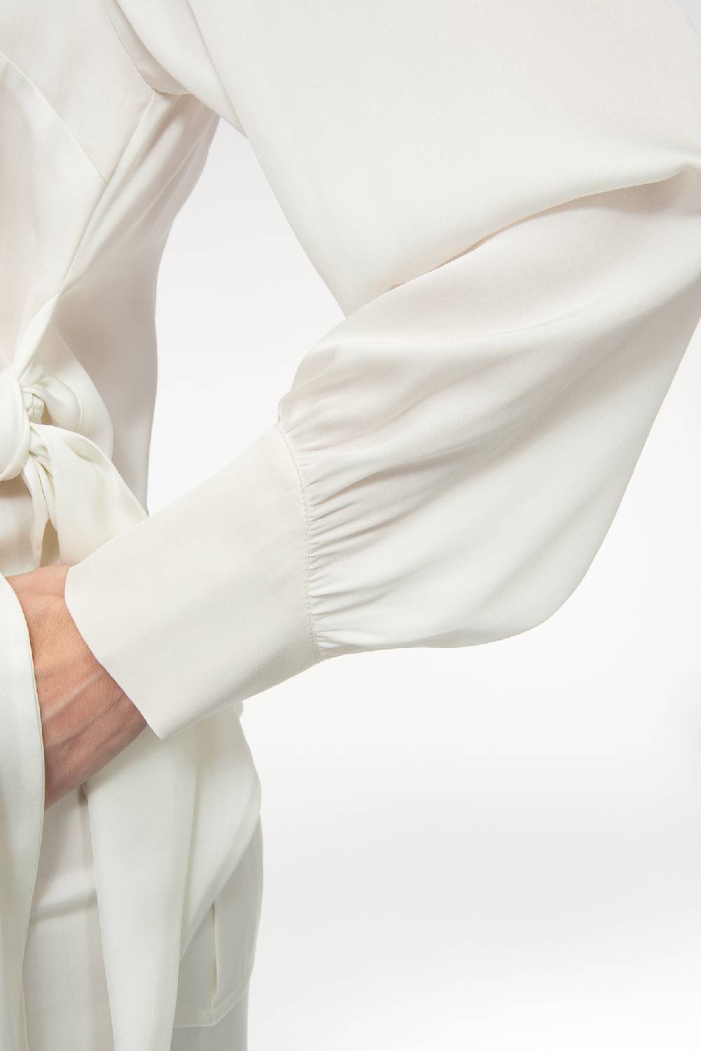 IVI GmbH SOLID SILK Seidenbluse mit Cut-Out Detail weiß Vierteljährliche Förderung