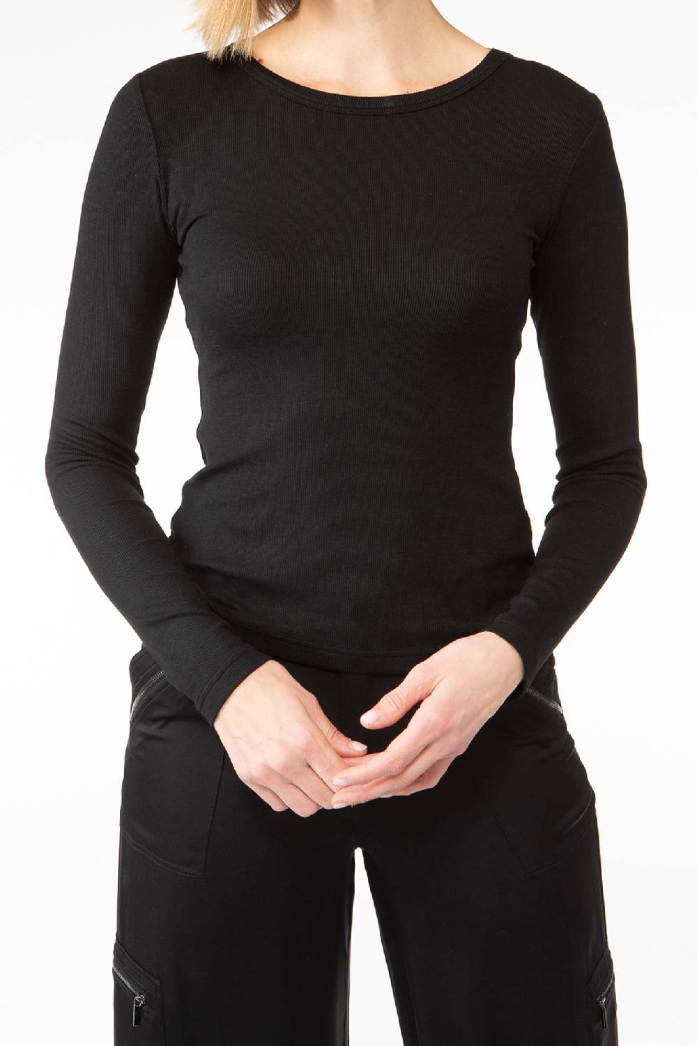 IVI GmbH ESSENTIAL Langarmshirt mit hohem Rundhalsausschnitt schwarz Bis zu 55% Rabatt