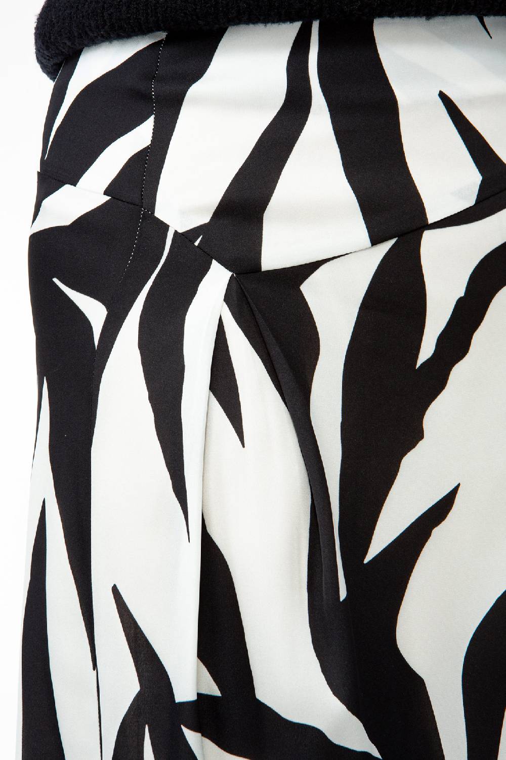 IVI GmbH PALM LEAF BLACK Seidenrock mit Print Nur noch ein Tag übrig