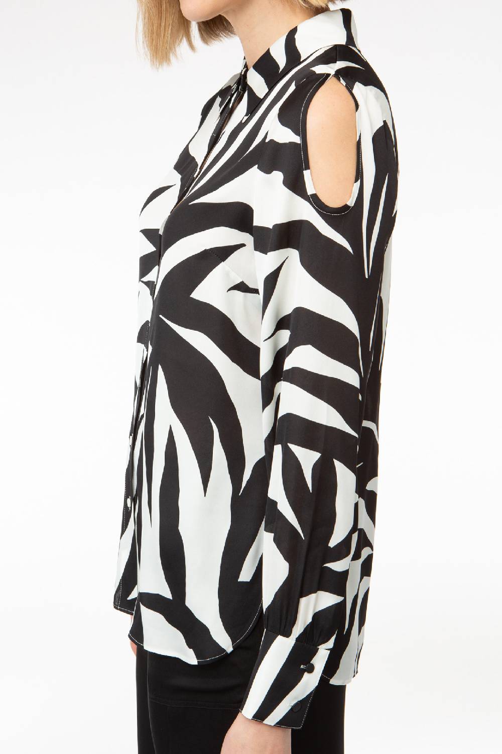 IVI GmbH PALM LEAF BLACK Hemdbluse aus Seide mit Cutout Detail Riesige Rabatte