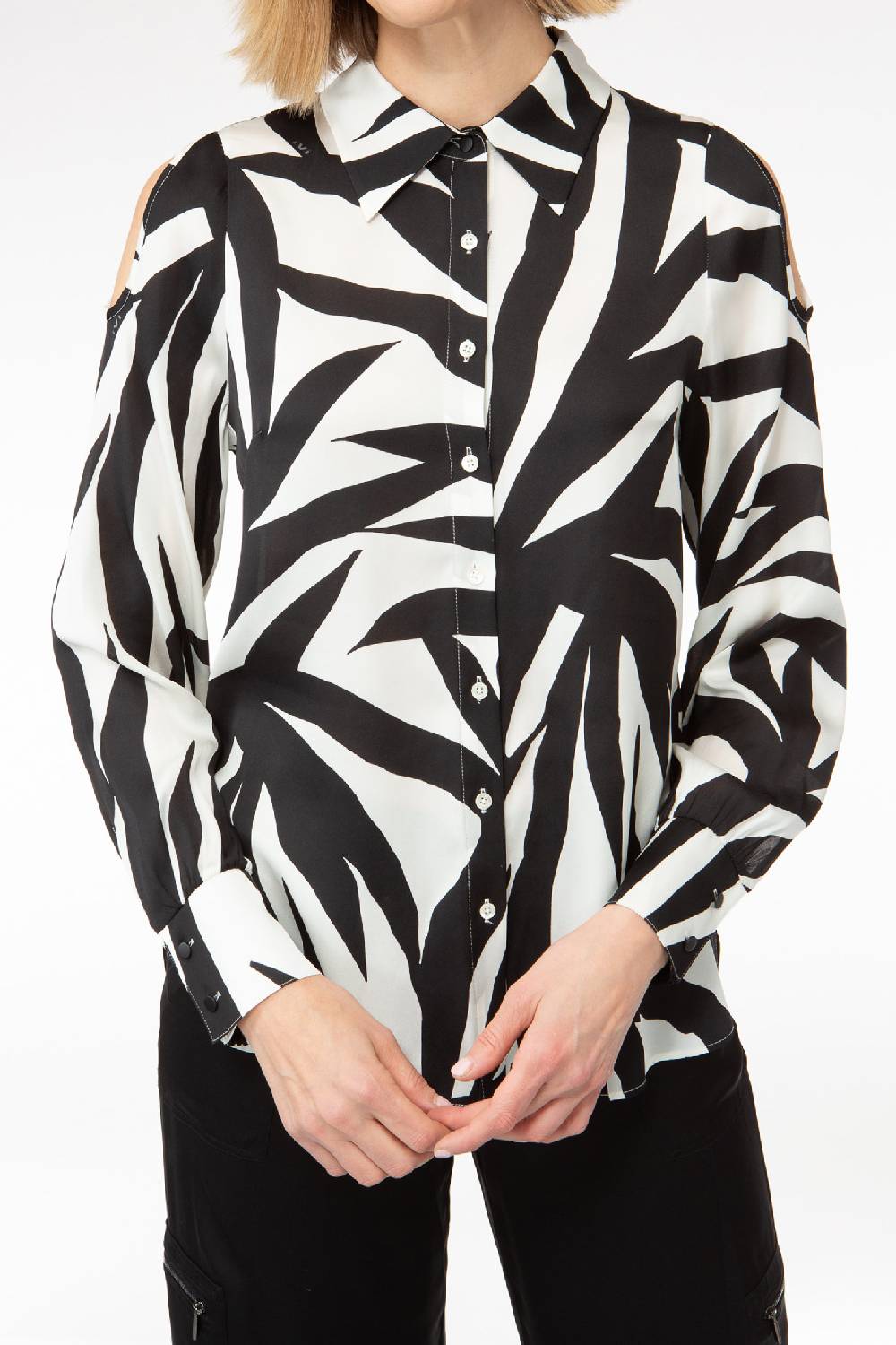 IVI GmbH PALM LEAF BLACK Hemdbluse aus Seide mit Cutout Detail Riesige Rabatte