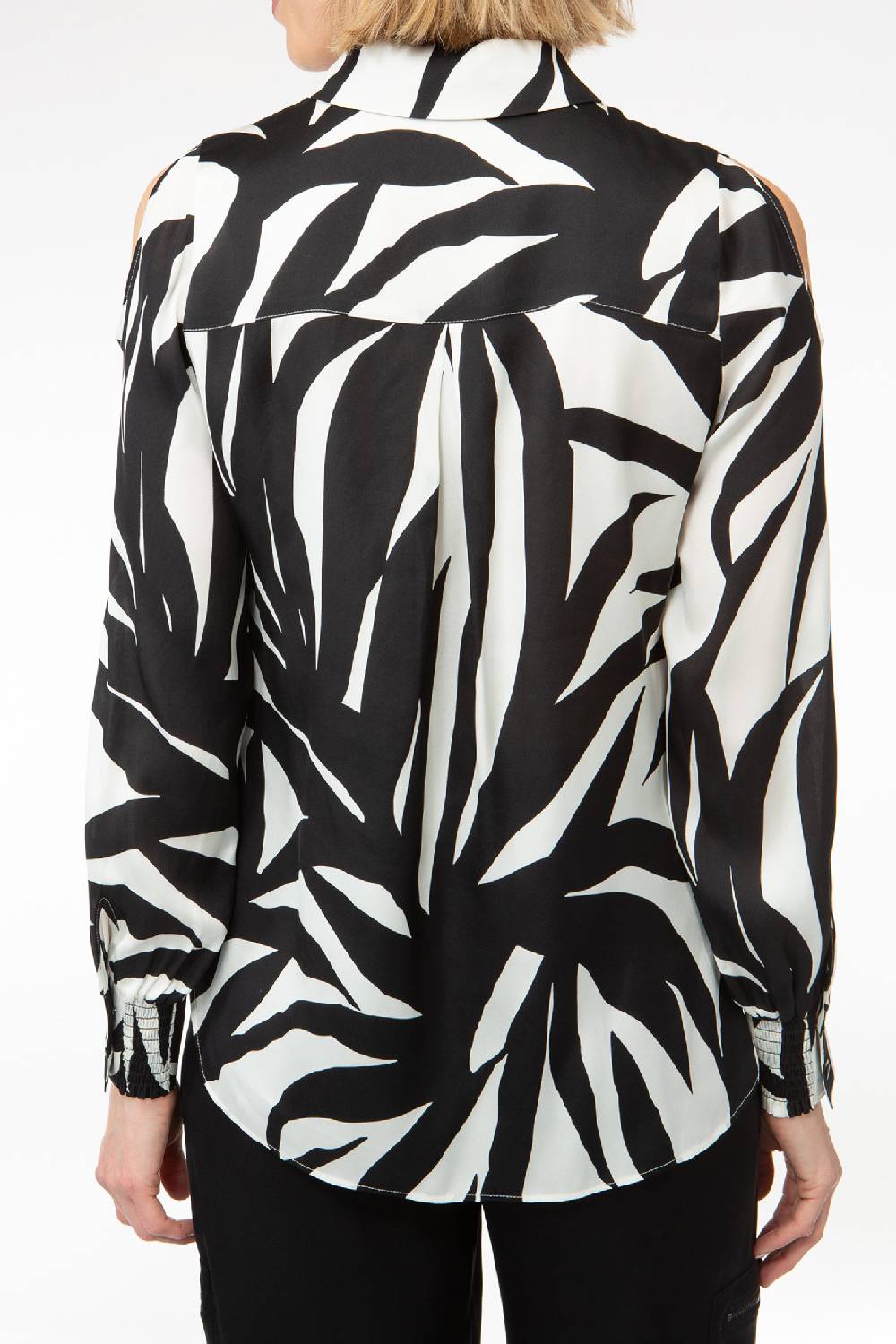 IVI GmbH PALM LEAF BLACK Hemdbluse aus Seide mit Cutout Detail Riesige Rabatte