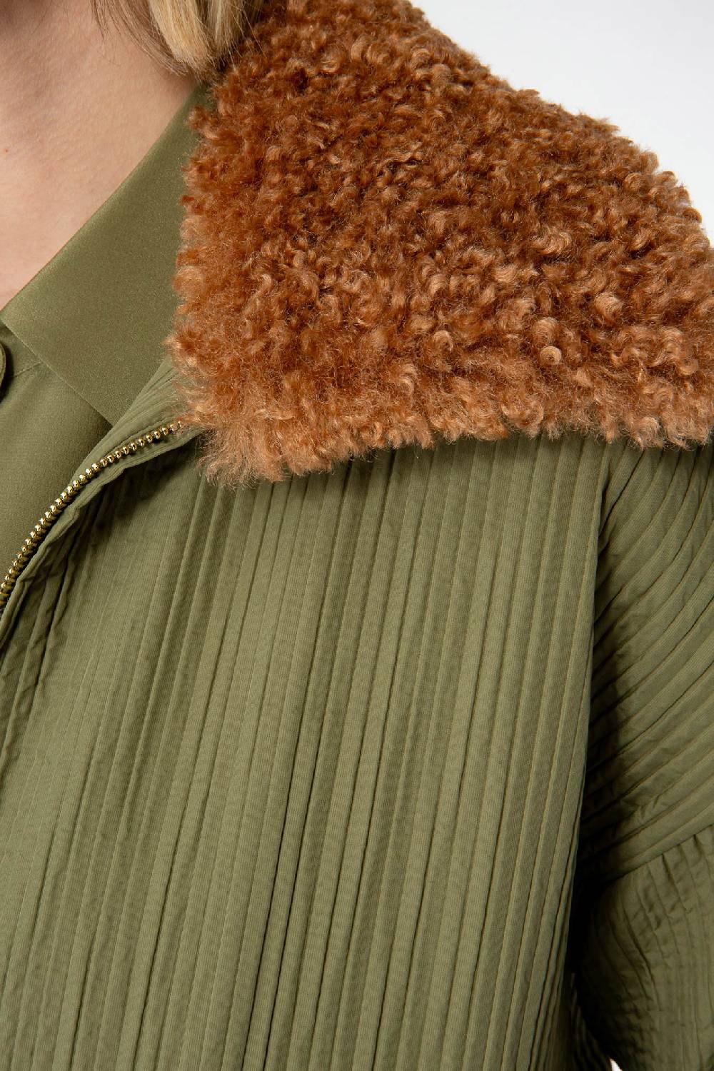 IVI GmbH OUTERWEAR Pilotenjacke mit Fake-Fur Kragen oliv Exklusivangebot