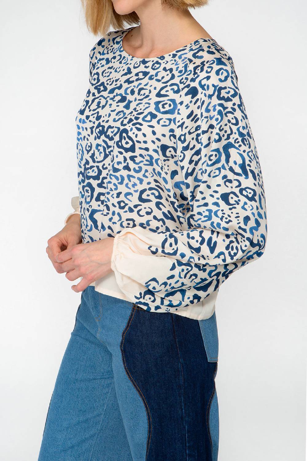 IVI GmbH BLUE LEO Verkürzte Seidenbluse Rabatte dieses Monats