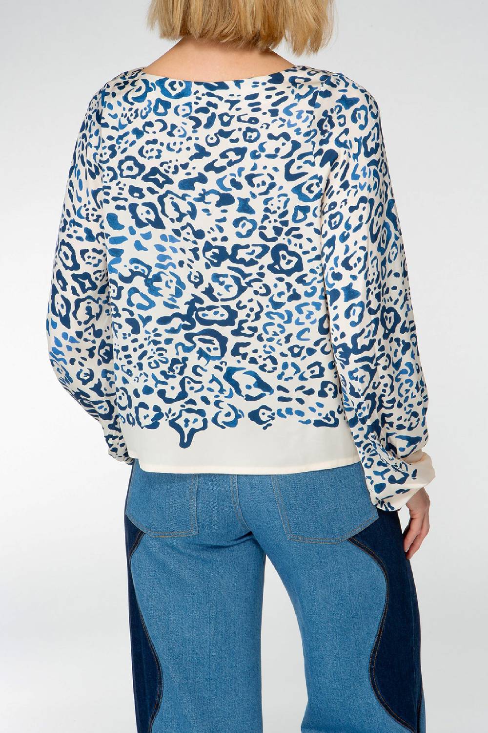 IVI GmbH BLUE LEO Verkürzte Seidenbluse Rabatte dieses Monats
