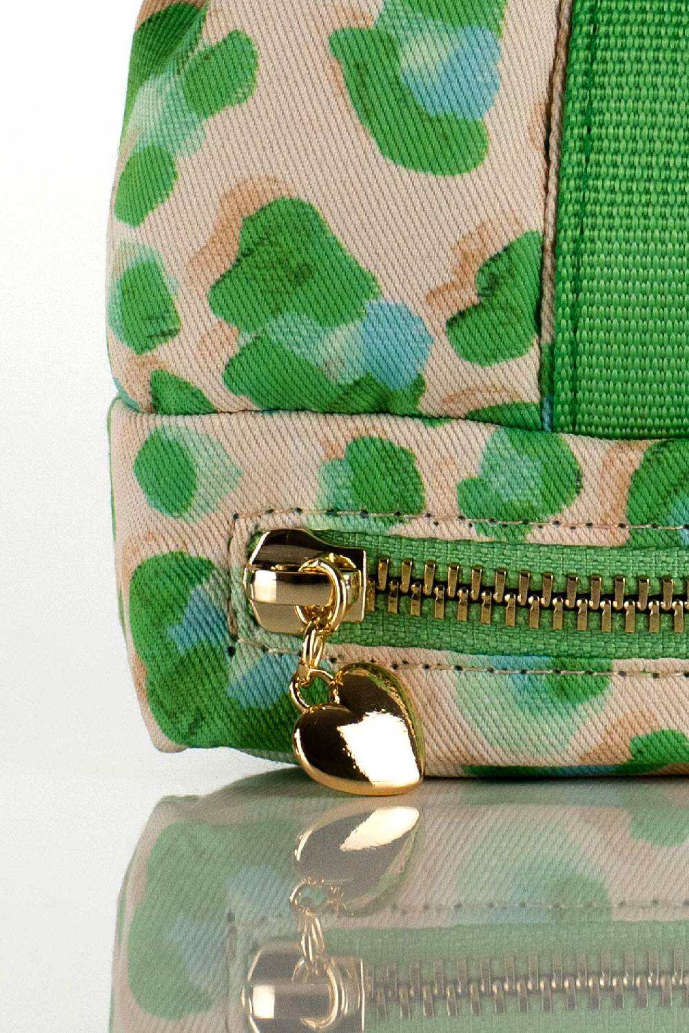 IVI GmbH GREEN LEO Futterbeutel im Angebot